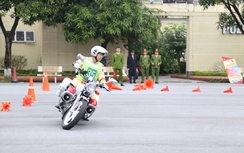 Các cảnh sát tranh tài lái xe an toàn