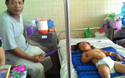 Con 4 tuổi ngác ngơ tìm mẹ trong vụ TNGT tại Trà Vinh