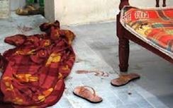 Cha chồng bàng hoàng thấy thi thể hai con đầy máu giữa nhà
