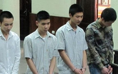 Bốn trai làng rủ nhau thành "yêu râu xanh"
