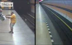 Côn đồ đẩy ông già xuống đường ray vì..."ngứa mắt"