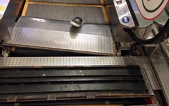 Thang cuốn siêu thị Lotte quận 7 sập, suýt "nuốt" chân khách hàng