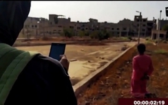 Rợn người cảnh IS cho nổ tung tù binh bằng bom điện thoại