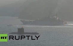 Tàu ngầm Thổ Nhĩ Kỳ áp sát tàu Nga vì... bị "trêu chọc"?