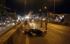 Chồng bỗng dưng đâm vào thành cầu khiến vợ chết oan