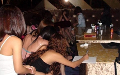 Bắt quả tang nhiều nữ sinh viên "thiếu vải" trong quán karaoke trái phép