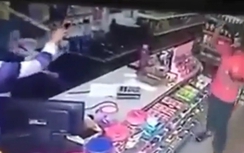 Vác dao rựa đi cướp, bị "lão bà" rút kiếm Nhật đuổi chém