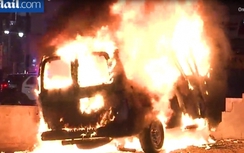 Ô tô bốc cháy ngùn ngụt, 2 người tử vong