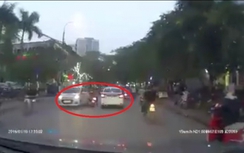 Cố tình lấn làn để vượt, hai cô gái suýt "mất ăn Tết"