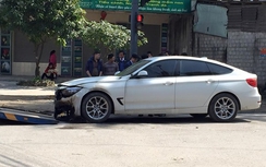 BMW 328i bất ngờ cháy đen ở Hà Tĩnh sáng mùng 1 Tết