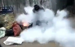 Sốc cảnh nổ bỏng ngô như phóng tên lửa của dân Trung Quốc