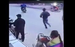 Giả vờ mua iPhone rồi táo tợn "chuồn thẳng"