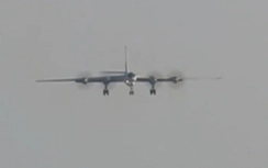 Video: Xem "Sát thủ săn ngầm" Nga ghé Biển Đông