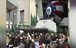 Xem hải quân Mỹ "rửa tội" cho tàu ngầm hạt nhân mới