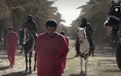 Rùng mình cảnh IS cưỡi ngựa dắt 3 con tin đi...chặt đầu
