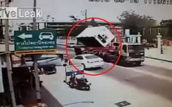 Thót tim container đâm văng cần cẩu, suýt rơi thùng hàng xuống đường