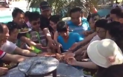 Video: Khách Trung Quốc tranh giành hoa quả ở khách sạn