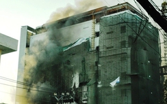 Một buổi chiều, cháy 2 trung tâm lớn ở TP. HCM và Quảng Ngãi