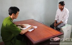 Cãi nhau với vợ, chồng vứt con gái 6 tháng tuổi vào đống lửa