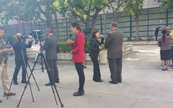 Bên ngoài phiên tòa xử Minh Béo