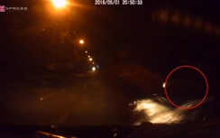 Video: Đôi nam nữ trọng thương sau cú cắt mặt ô tô giữa đêm