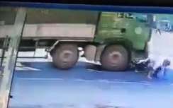 Sống sót thần kỳ dưới bánh xe tải ở Hải Dương