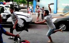 Vô cớ đuổi chém tài xế taxi vì tưởng vợ ngoại tình