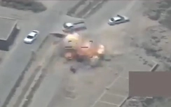 Video: Máy bay Iraq "hỏa thiêu" đoàn xe hậu cần của IS