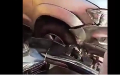 Hiện trường tan hoang vụ ô tô đâm 8 xe máy ở Xã Đàn