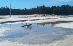 Đạp xe đi chơi, bé trai bị điện giật chết