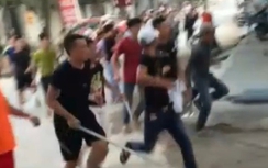 Video: Kinh hoàng cảnh 60 côn đồ truy sát 3 người ở Phú Thọ