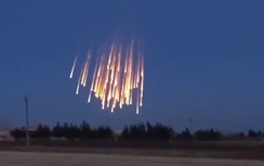 Ngoạn mục cảnh Nga dội "mưa sao băng" xuống Aleppo