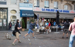 Video: Hooligan Nga tiếp tục "choảng" CĐV Anh và Xứ Wales