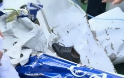 Video: Đưa mảnh vỡ máy bay CASA về đất liền