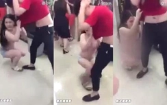 Cô gái xinh đẹp cởi đồ ăn vạ vì mua phải iPhone "dởm"