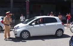 Video: "Nữ quái" thách CSGT, dọa đăng clip "cả thế giới" biết