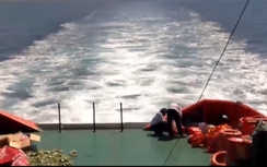 Tìm kiếm máy bay CASA: Phát hiện vết dầu loang trên biển