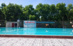 Mẹ ngất lịm khi thấy con 10 tuổi chết đuối trong hồ bơi