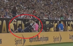 Video: "Sao" Argentina nhập viện vì lao vào biển quảng cáo trận gặp Mỹ