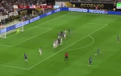 Video:Xem "siêu phẩm" sút phạt của Messi biến thủ môn Mỹ thành "chú hề"