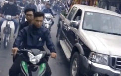 Video: Phản cảm "quái xế" rú ga, nẹt pô, đánh nhau trong đám tang