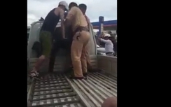 Video: Khống chế tài xế container rút kiếm chém vỡ kính xe CSGT