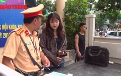 Video: Giới trẻ "tá hỏa" vì bị phạt xe máy điện không đăng ký
