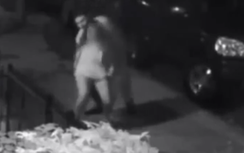 Video:Cô gái "liên hoàn cước" vào gã biến thái