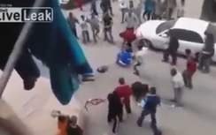 Video: Bị cả "tổ dân phố" đánh hội đồng vì bạo hành vợ