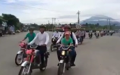 Video: Choáng cảnh rước dâu bằng 70 Honda 67