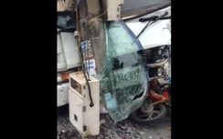 Video: Hai xe tải va chạm đâm hàng loạt xe máy ở Hưng Yên