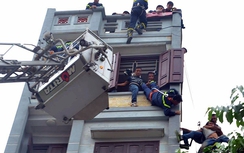 Video: Thót tim màn giải cứu người đàn ông tự tử ở Hà Đông