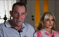 Video:Cuộc sống của người đàn ông sống cùng búp bê tình yêu 8 năm