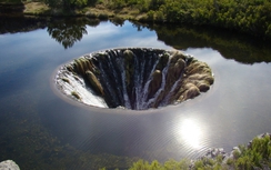 Video: Kinh ngạc với "cổng địa ngục" ở Bồ Đào Nha